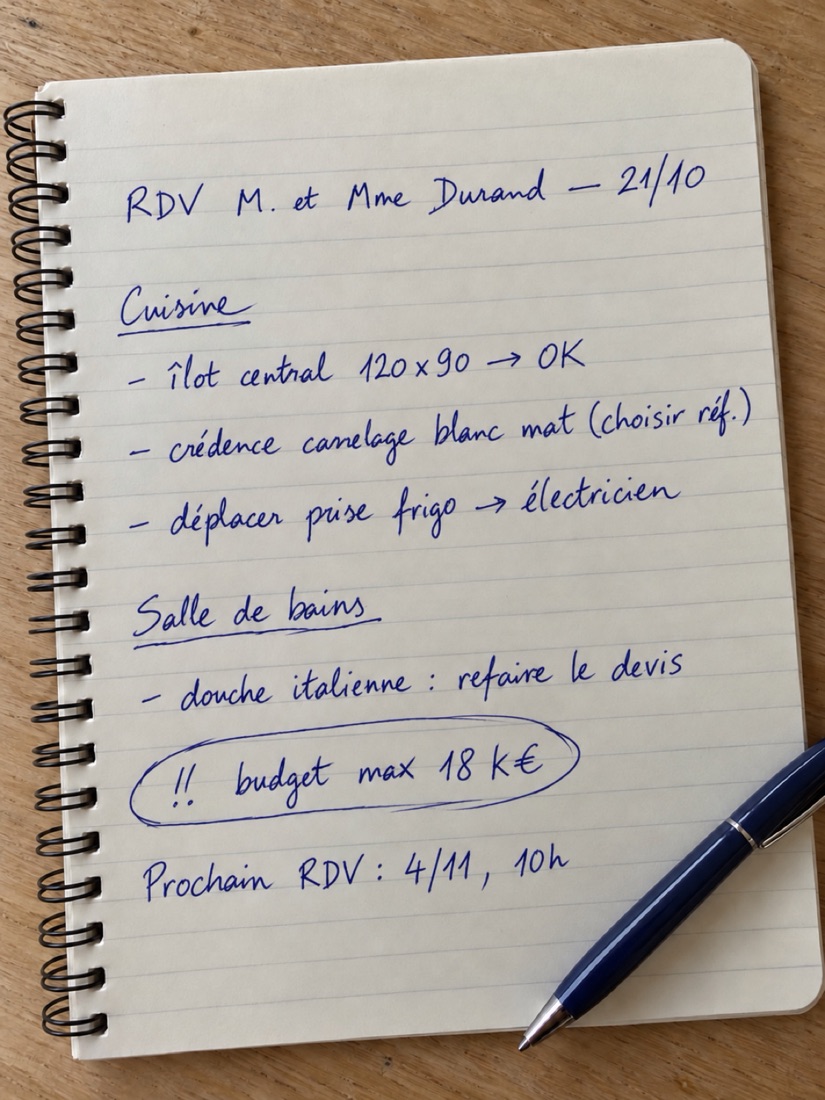 Photo d’une page de carnet : notes manuscrites du rendez-vous client
